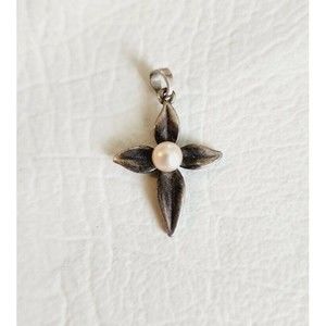James Avery 1 1/8" Sterling Silver Pearl Leaf Cross Pendant Retired 2.57g